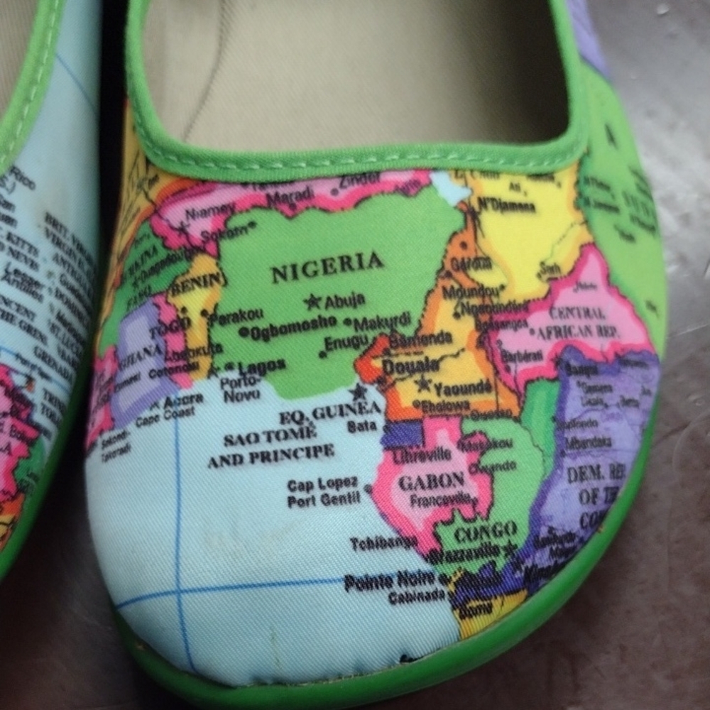 Chocolaticas Mary Jane Green and Blue World Map Flats with Strap, (2004) - Picture 7 of 9